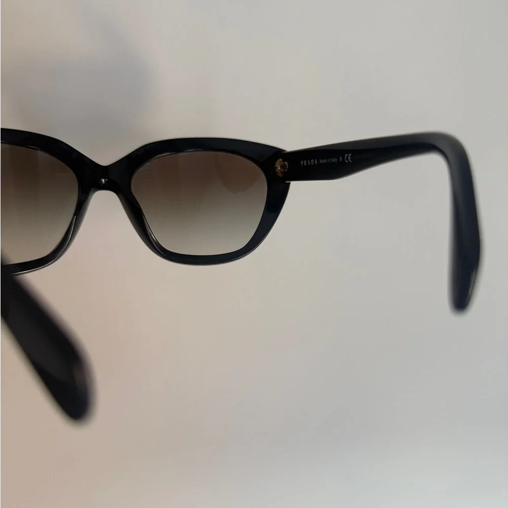 PRADA  SPR16R 1AB-0A7 Gloss Black/Brown Gradient Women's Sunglasses Italy
